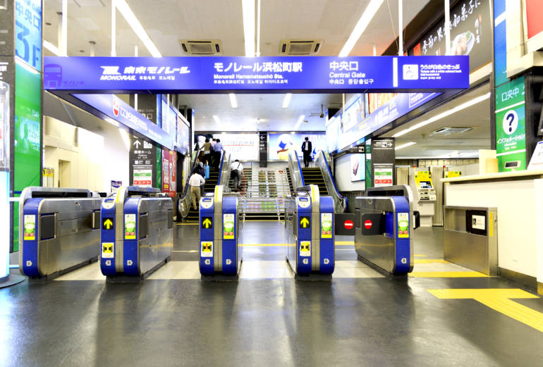 hamamatsucho station ticket gates for transfer to/from tokyo international airport (hnd)