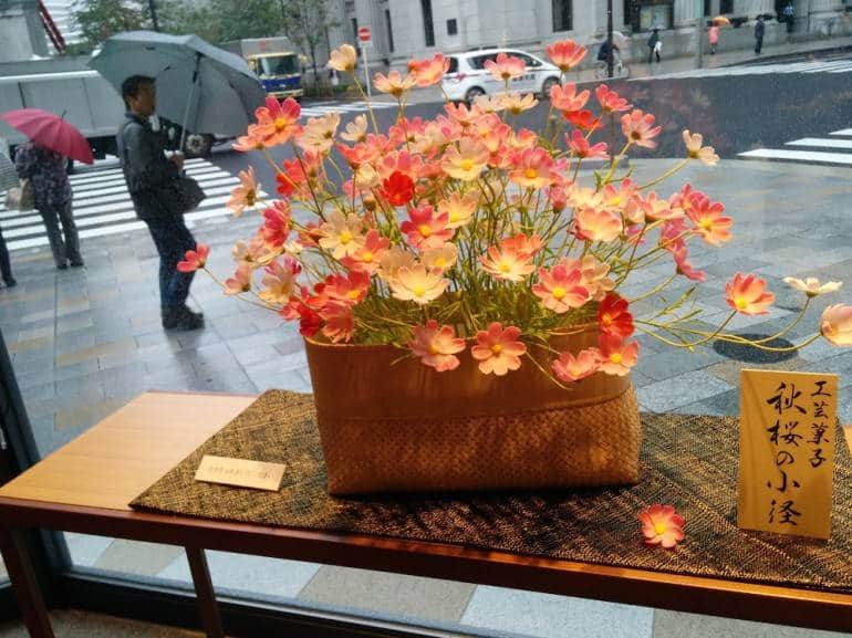 Flowers made from sugar and mochi rice