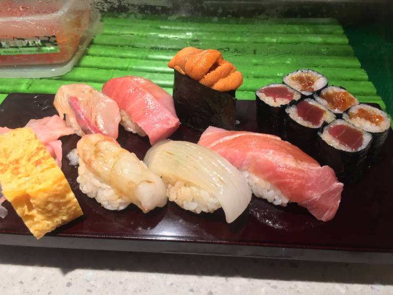 sushi at toyosu market