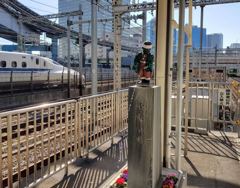 Manneken-Pis-at-Hamamatsucho-Station tokyo statues