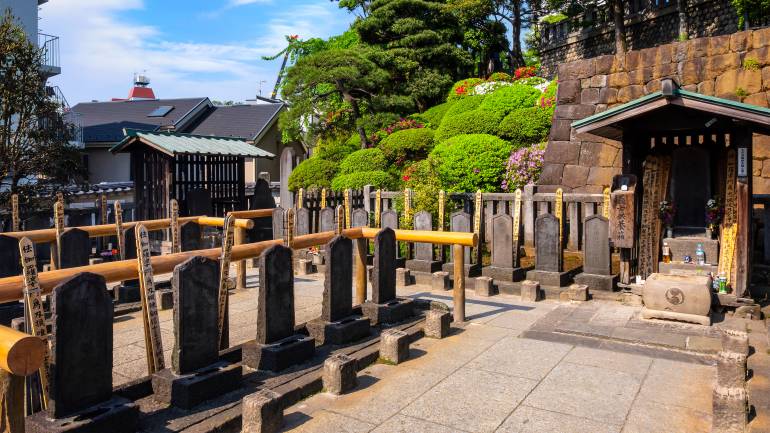 Graves of 47 Ronin at Sengakuji Temple