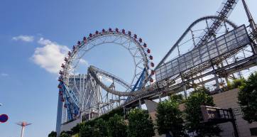 Rollercoaster and ferris wheel at Tokyo Dome